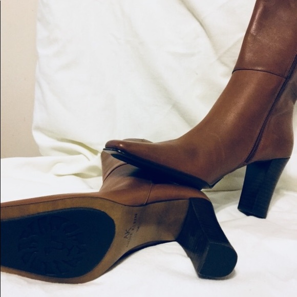 Anne Klein, Leather, Mid-calf boot. - Picture 2 of 4